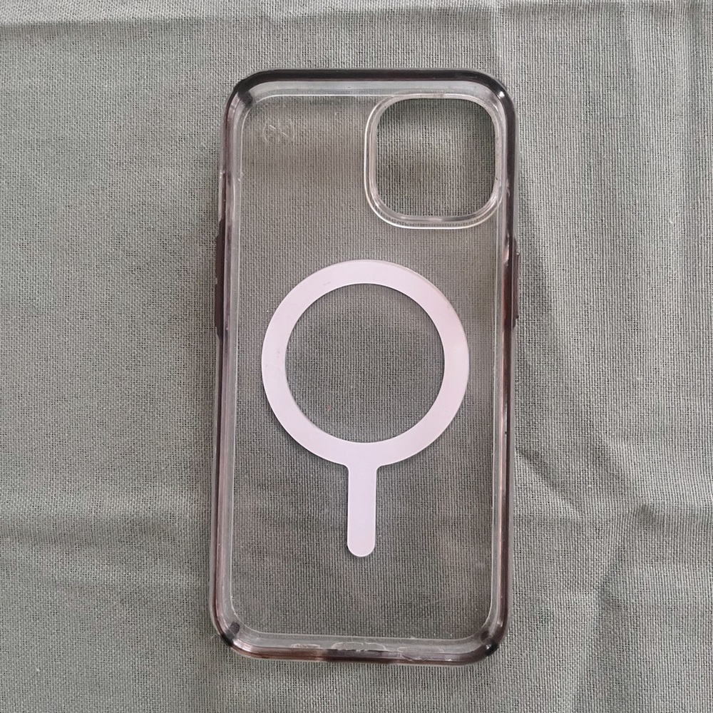 Speck Transparent Phone Case with MagSafe Compatibility
